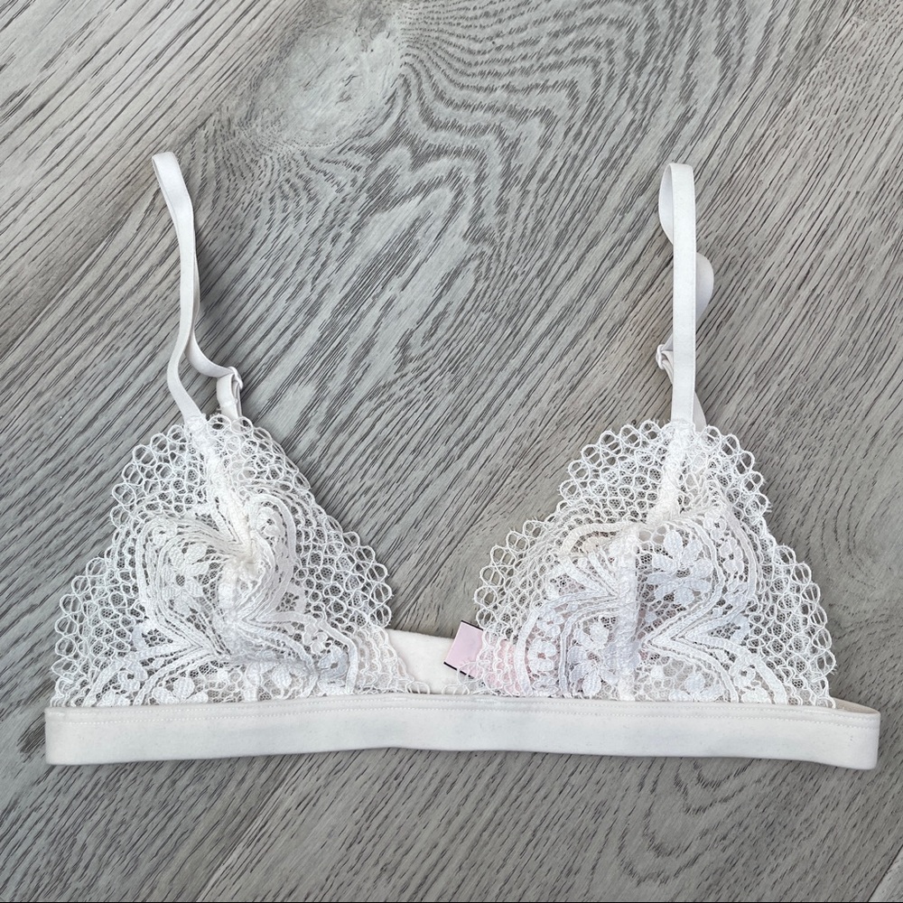 VICTORIA’S SECRET | White Lace Bralette NWT
